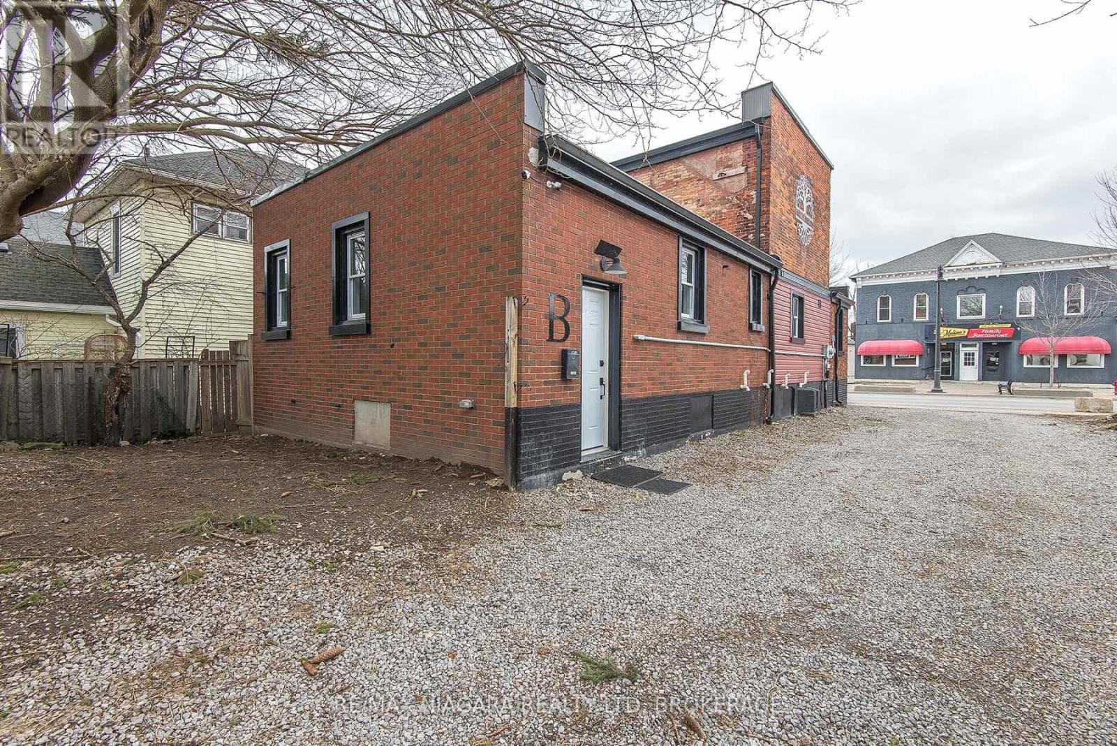 120 MAIN STREET W photo 3