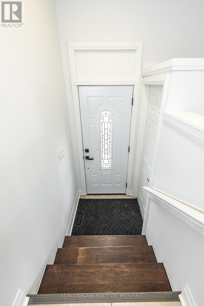 120 MAIN STREET W photo 5