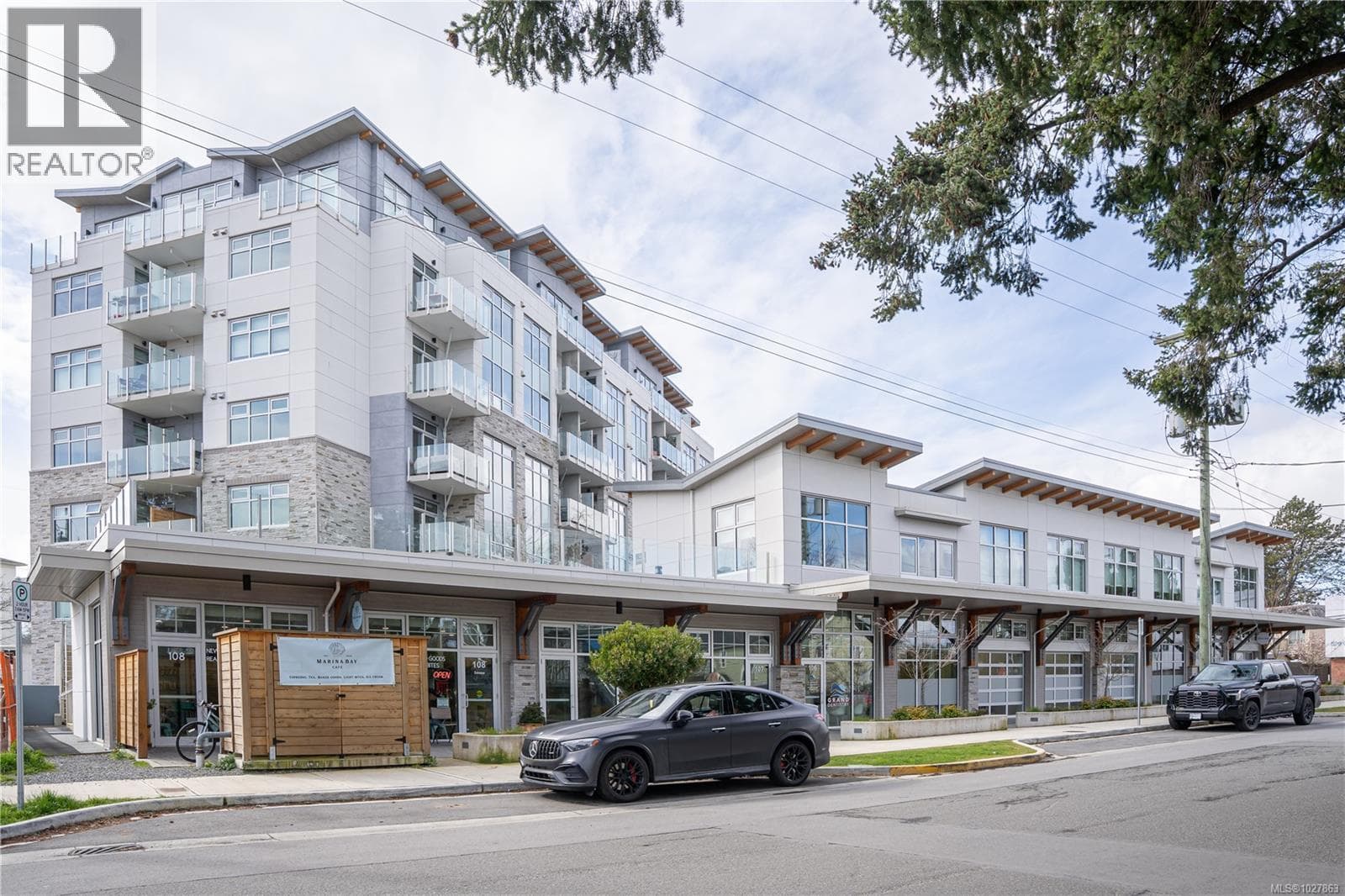 1 bed 1 bath single family at 408 916 Lyall St — $520,000