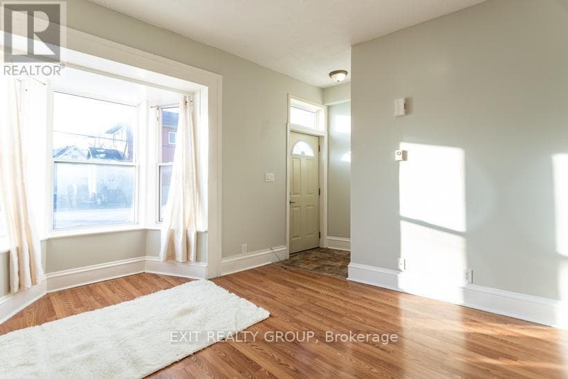 56 MOIRA STREET W photo 4