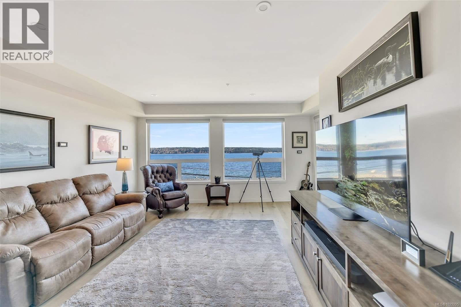 302 536 Island Hwy photo 5