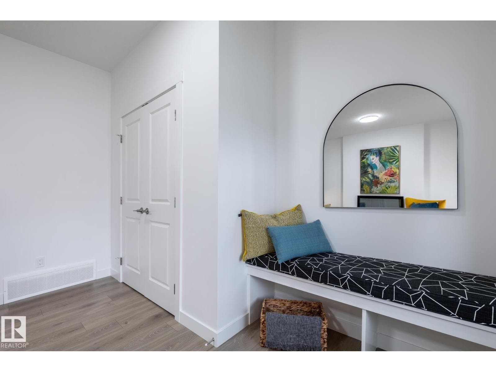 555 172 AV NE photo 2
