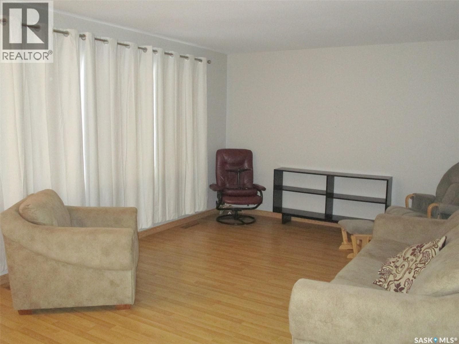 504 4th AVENUE E photo 2