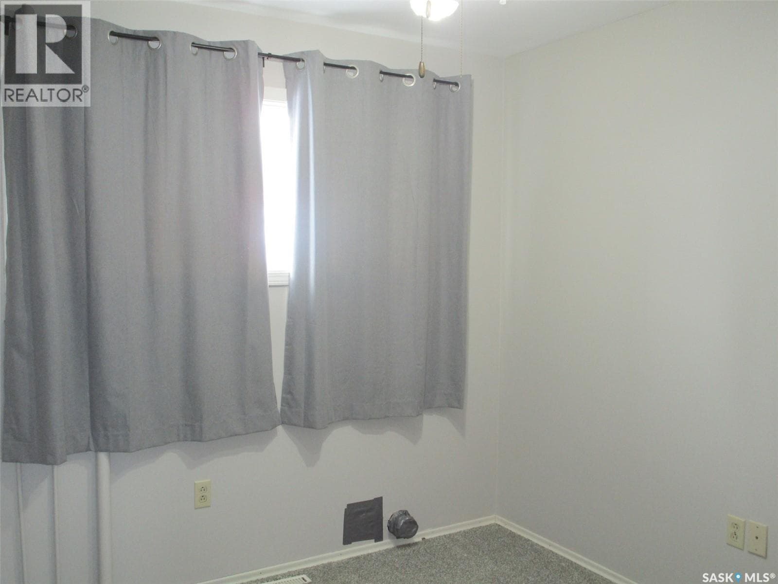 504 4th AVENUE E photo 5
