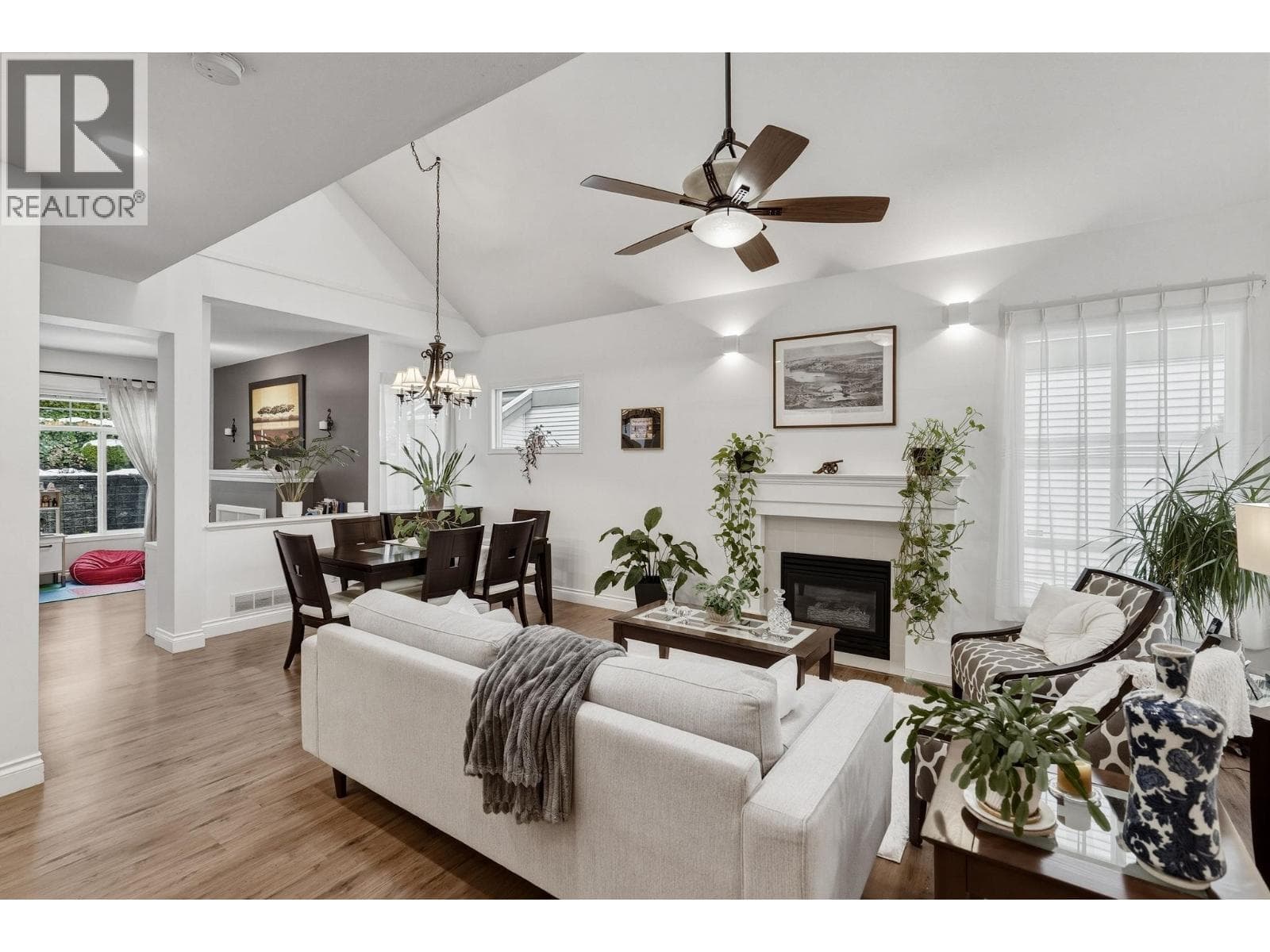 1707 ARBUTUS PLACE photo 3