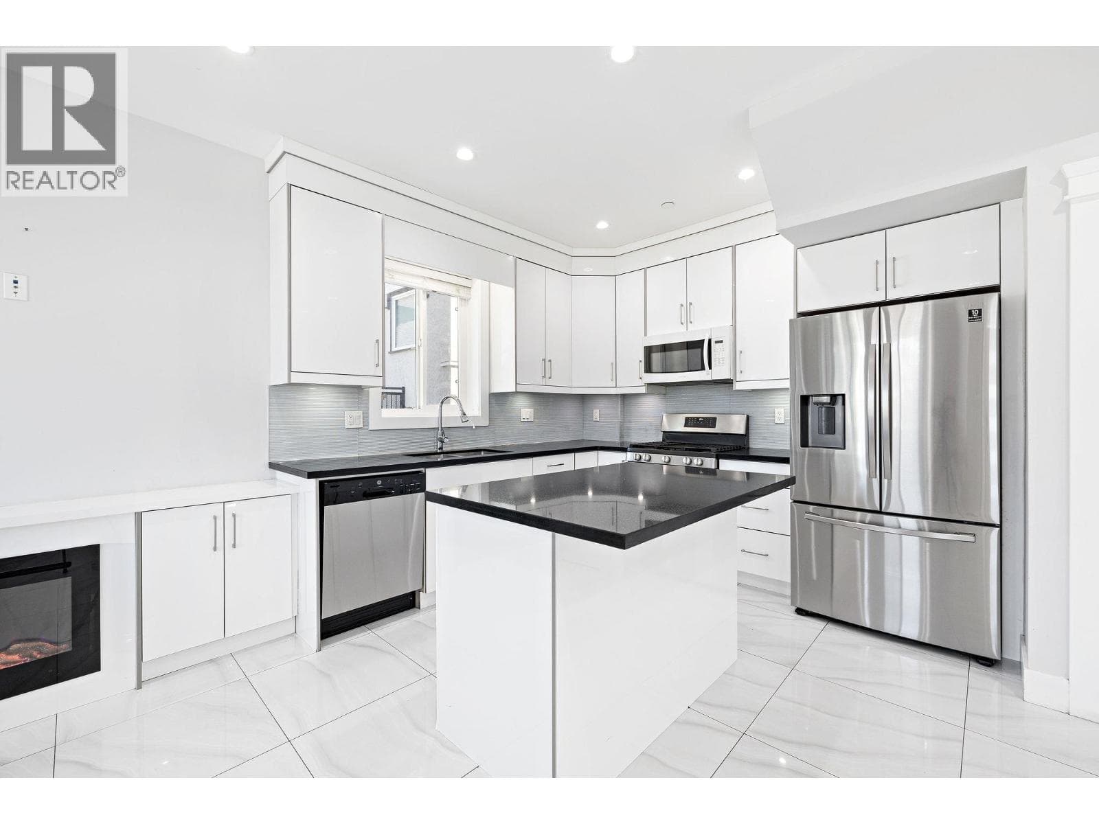 1 2430 E 41 STREET photo 5