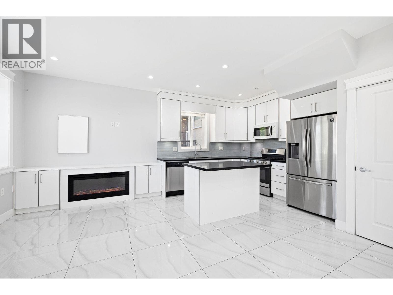1 2430 E 41 STREET photo 4