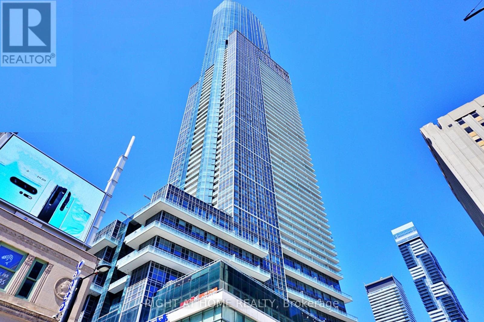 3 bed 2 bath single family at 4207 - 386 YONGE STREET — $1,099,900