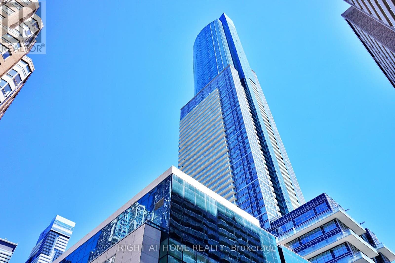 4207 - 386 YONGE STREET photo 3