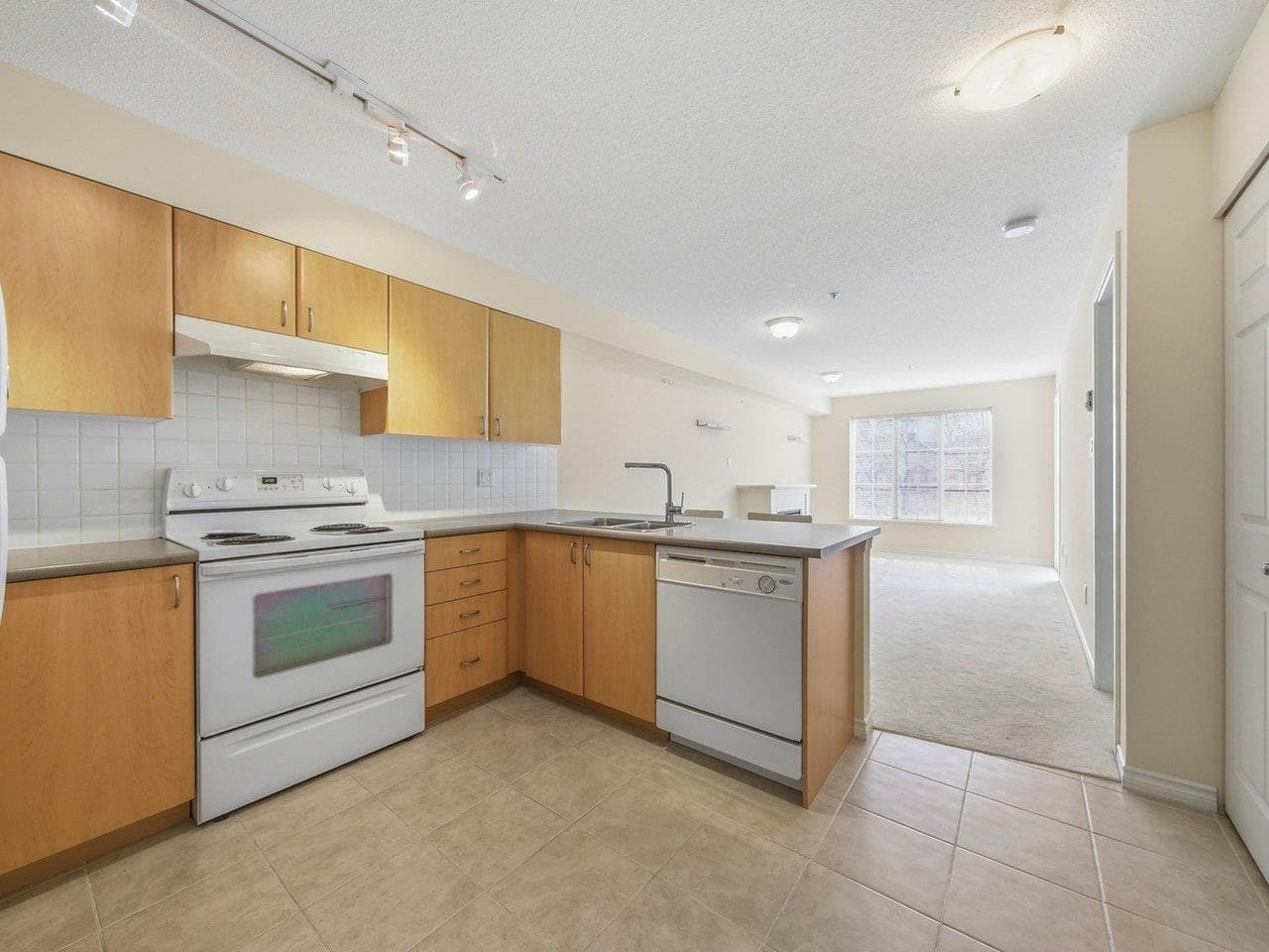 204 14859 100 AVENUE photo 2