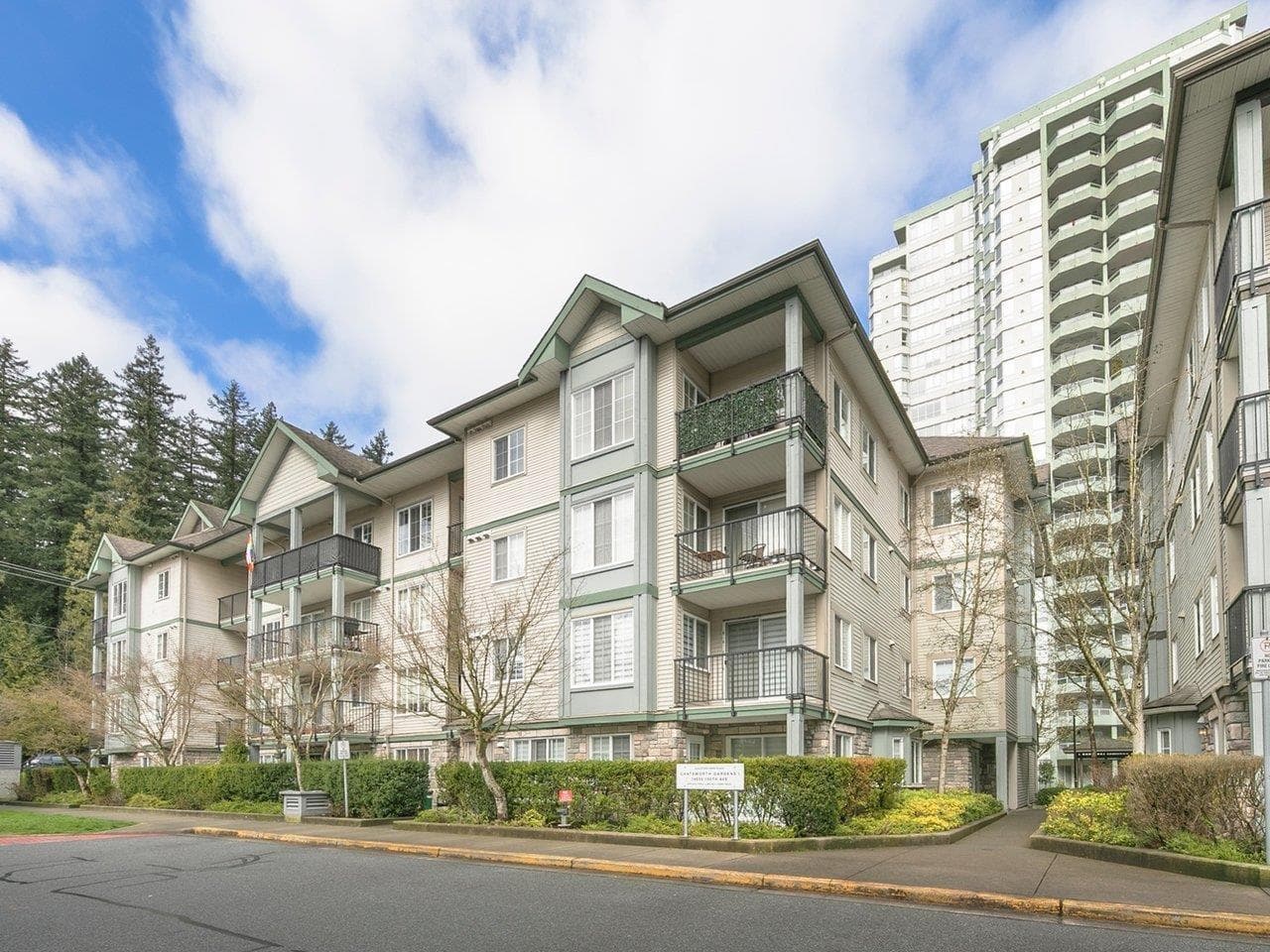 1 bed 1 bath single family at 204 14859 100 AVENUE — $398,000