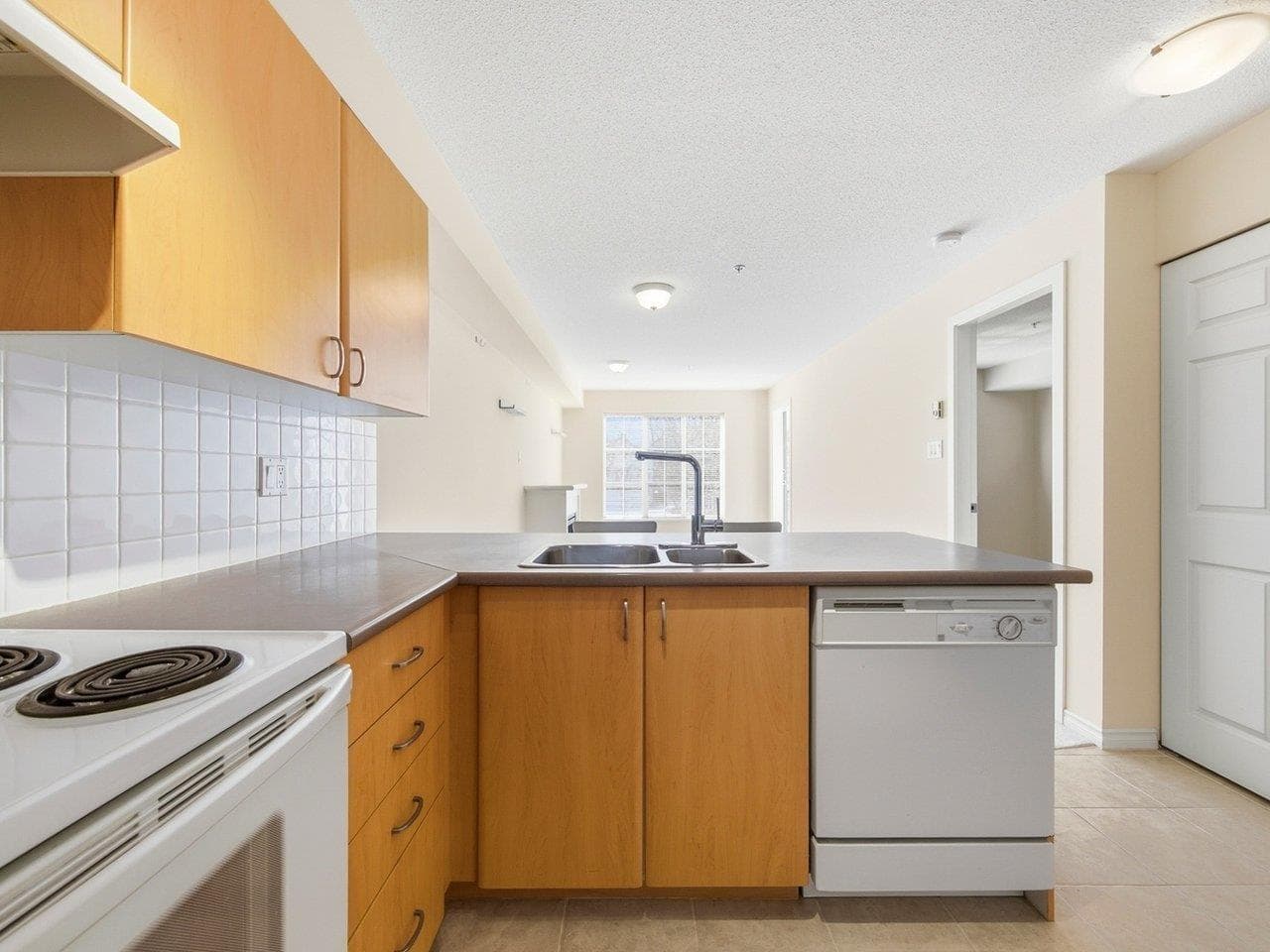 204 14859 100 AVENUE photo 5