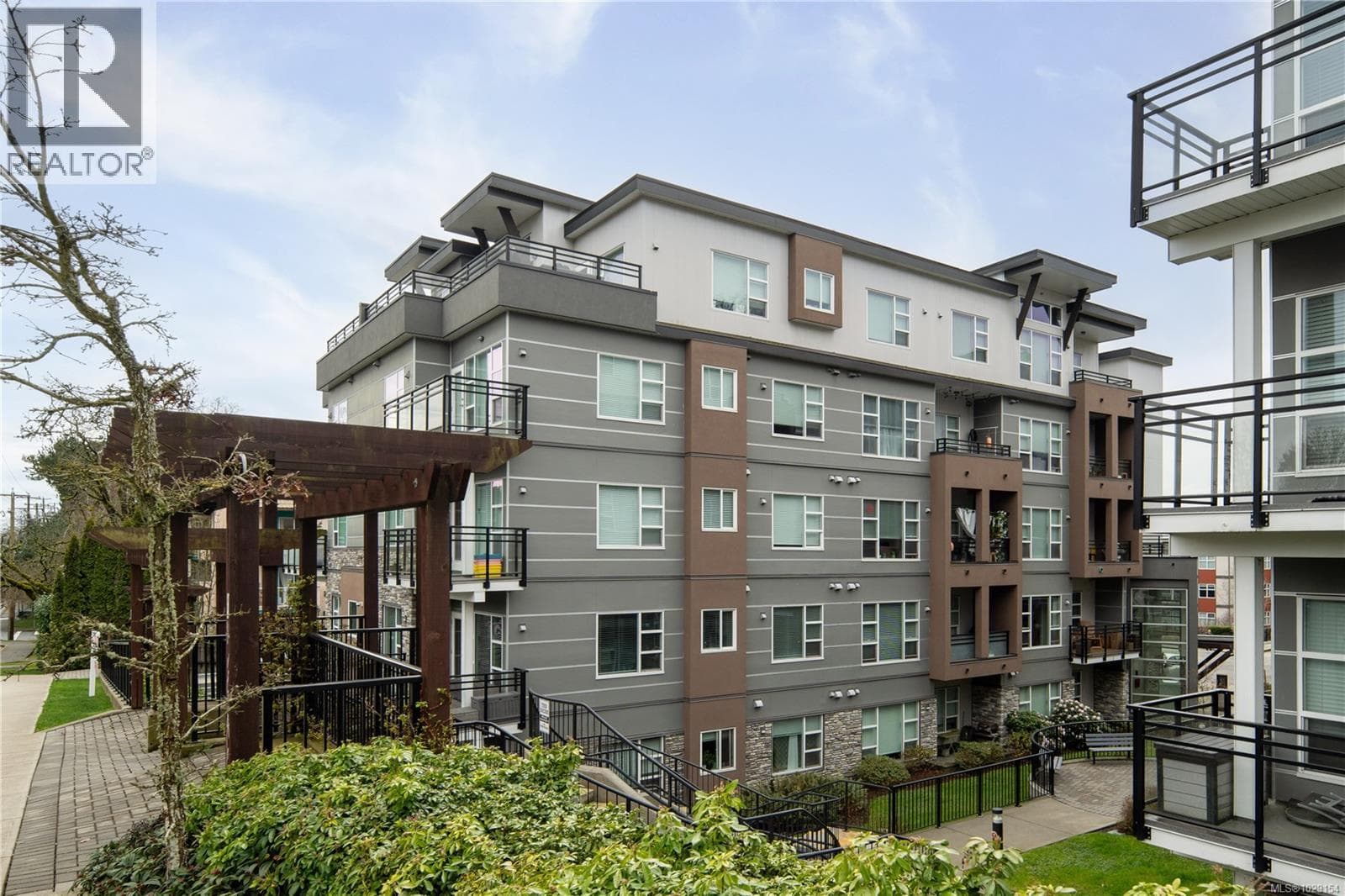 1 bed 1 bath single family at 106 1020 Inverness Rd — $479,900