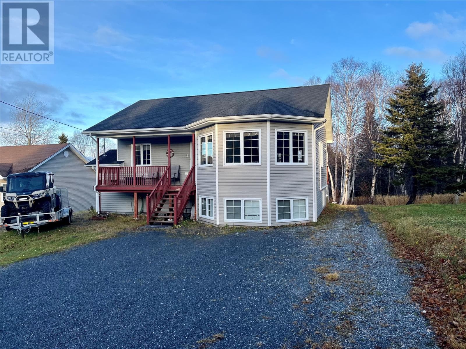 17 Hillview Avenue photo 2