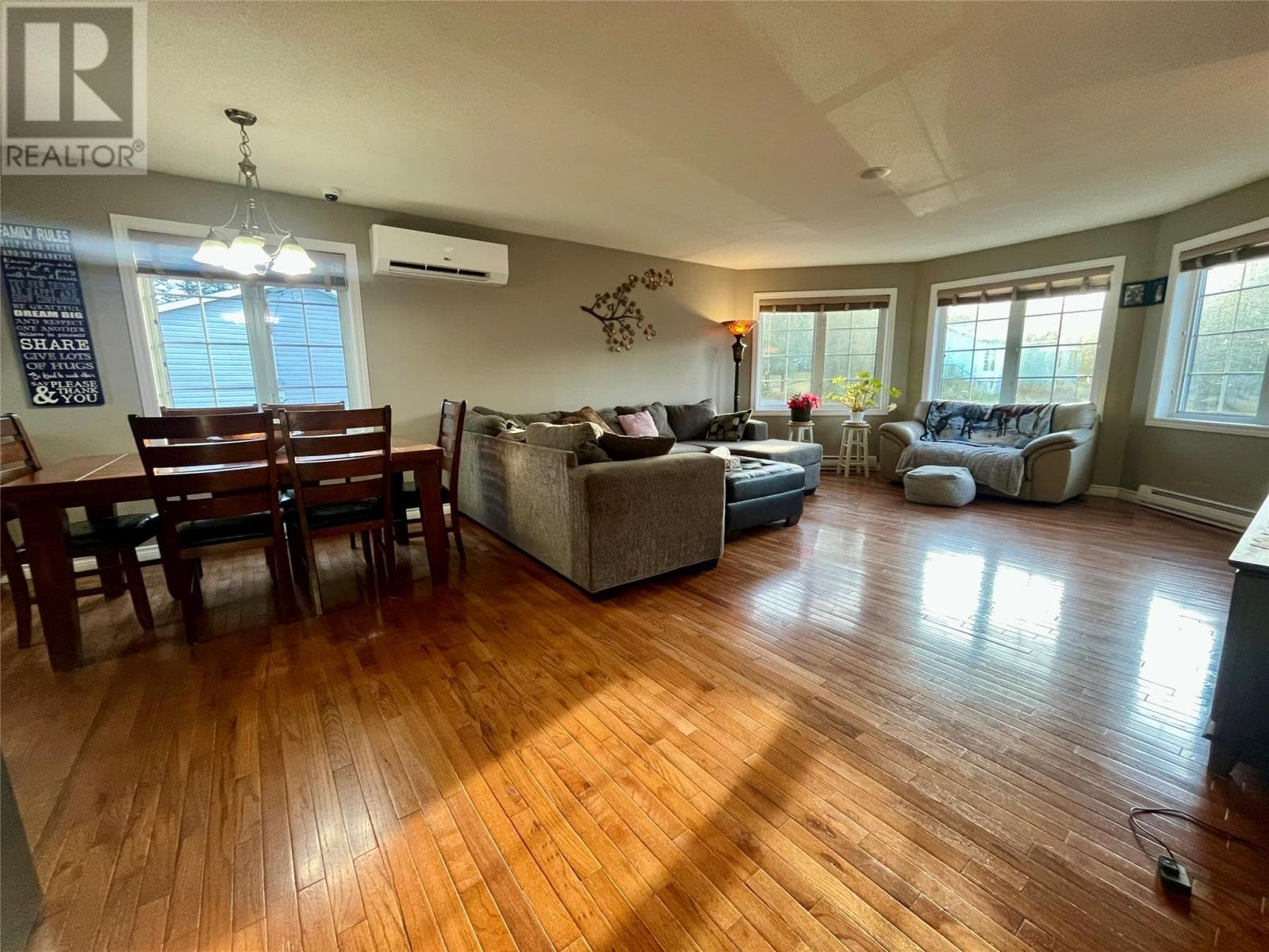 17 Hillview Avenue photo 4