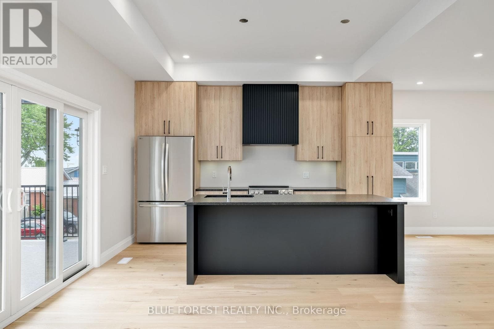154 MAUD STREET photo 5
