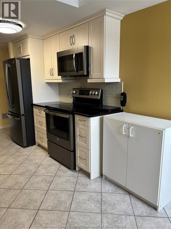 8335 WYANDOTTE STREET East Unit# 203 photo 5