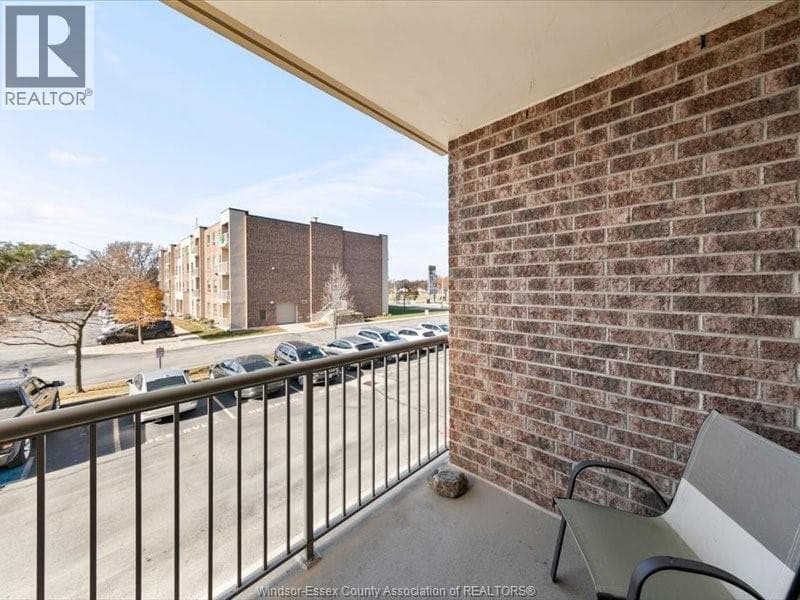 8335 WYANDOTTE STREET East Unit# 203 photo 3