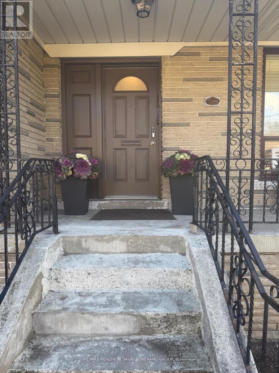 89 ALLINGHAM GARDENS photo 3