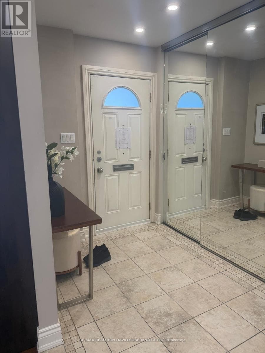 89 ALLINGHAM GARDENS photo 4