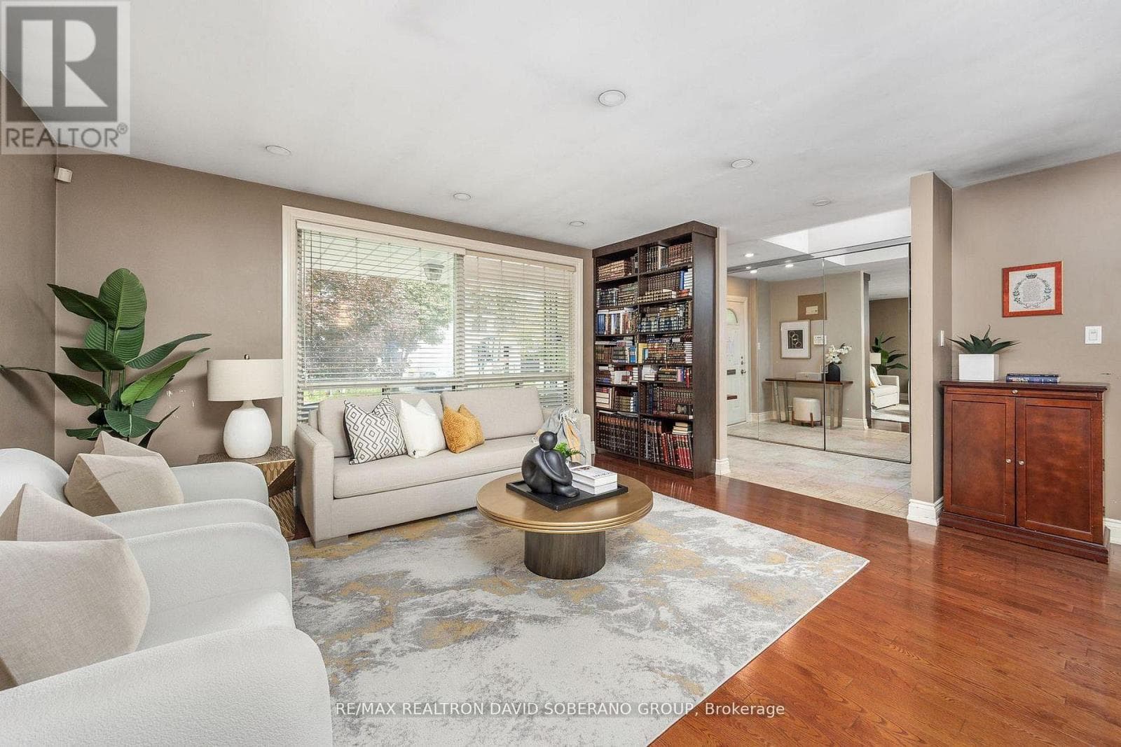 89 ALLINGHAM GARDENS photo 5