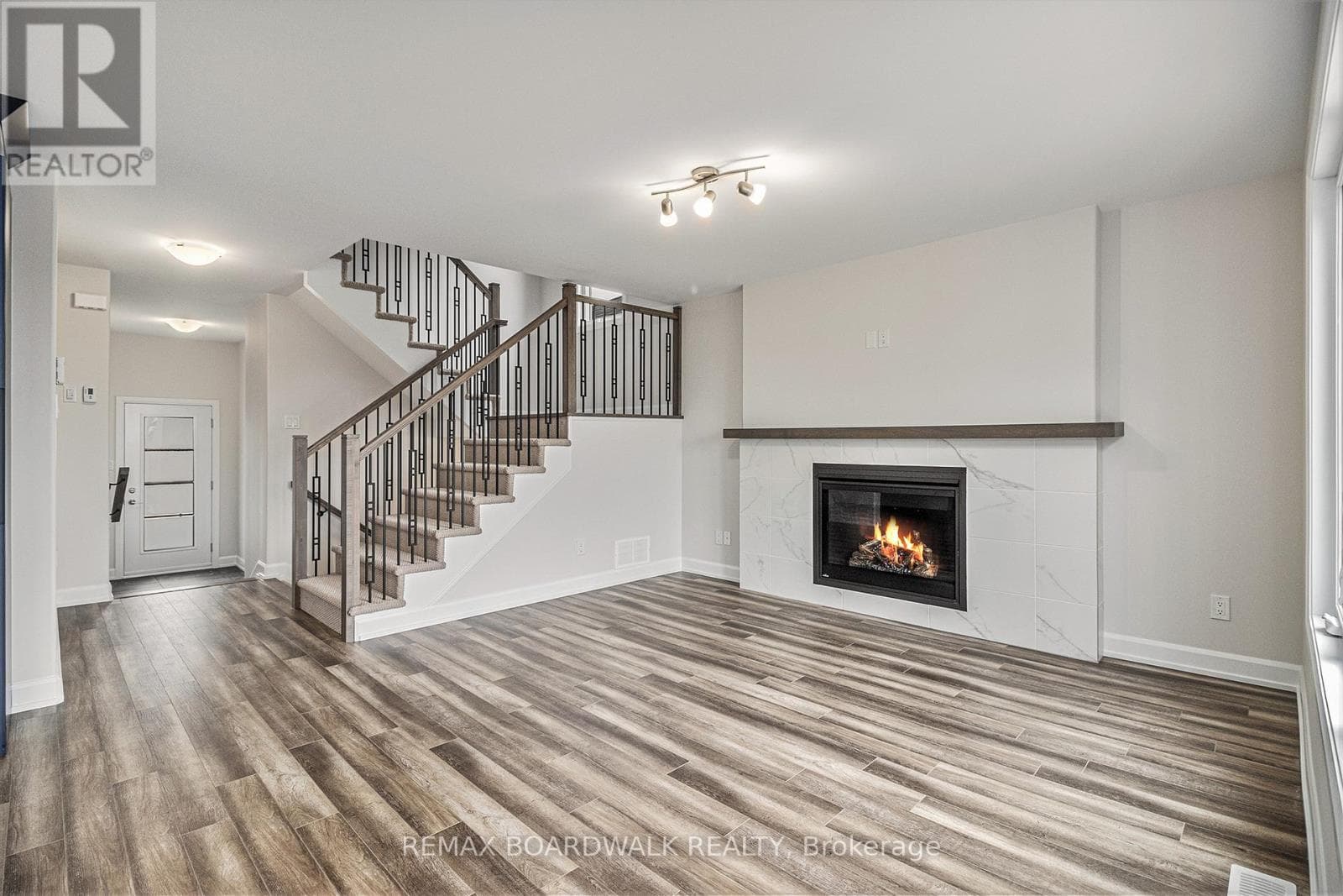 456 FALCON LANE photo 2