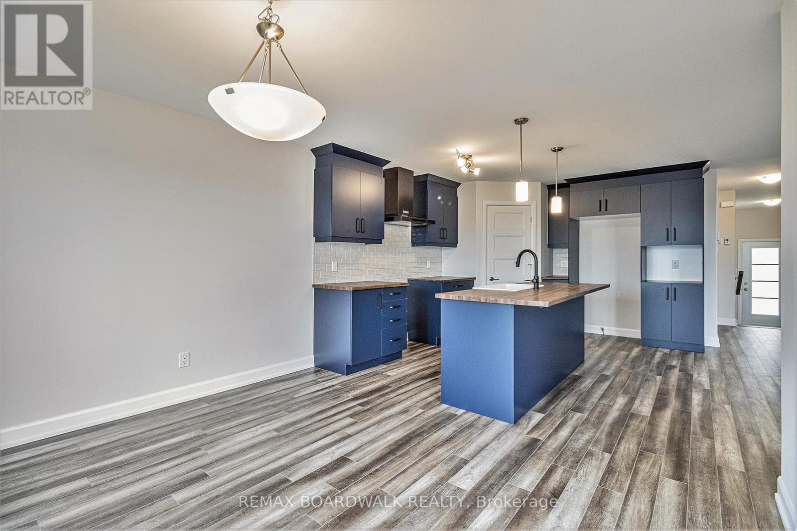 456 FALCON LANE photo 4