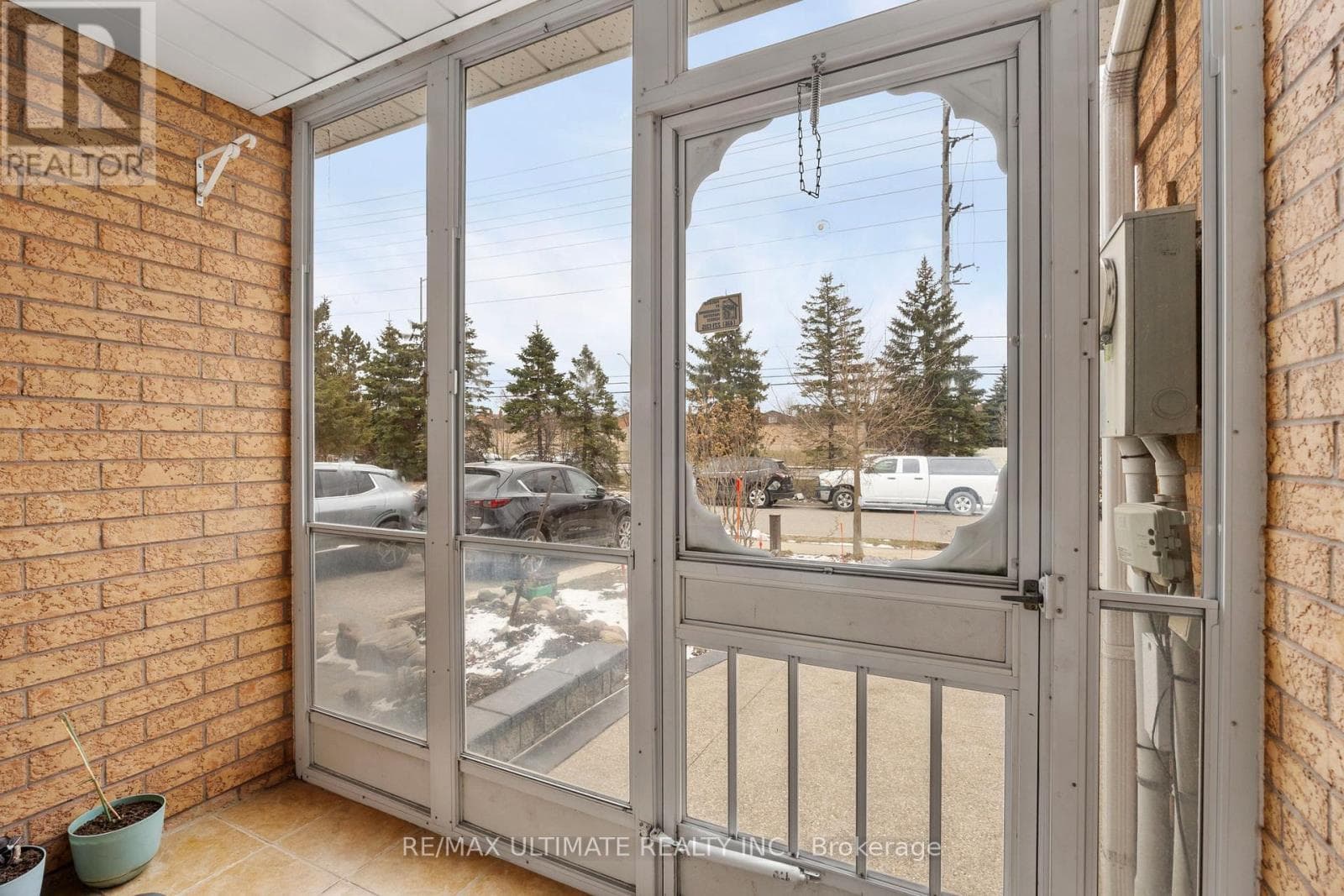 154 TOBA CRESCENT photo 4