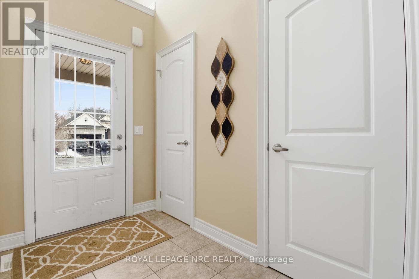 3945 VILLAGE CREEK DRIVE photo 2