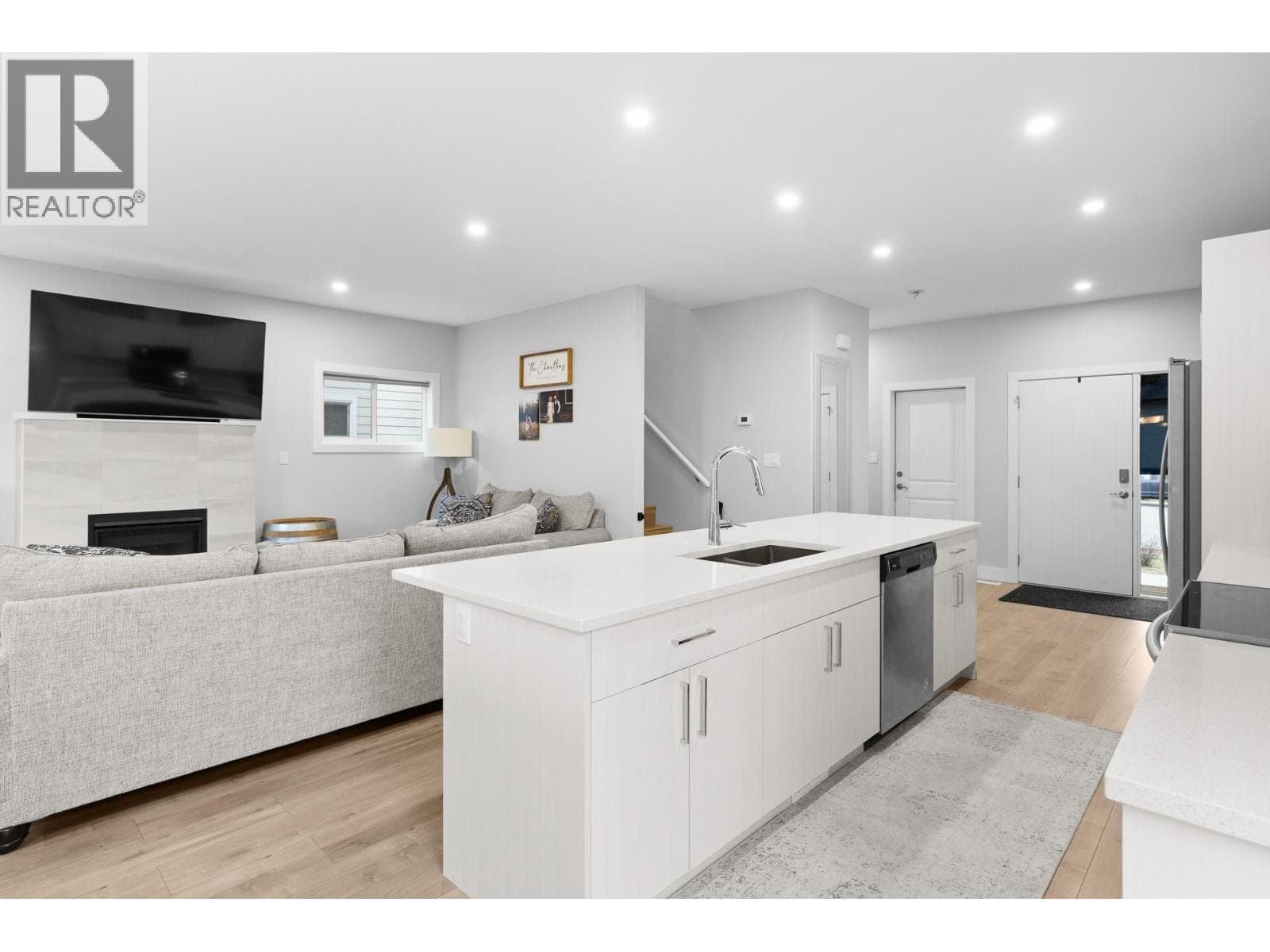 3735 Inverness Road photo 5