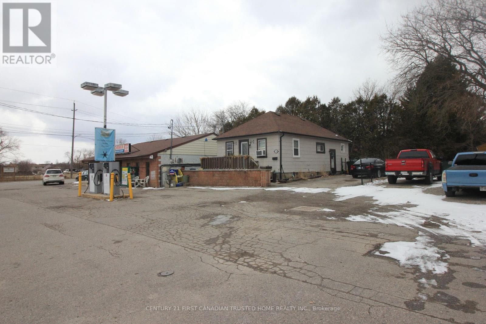 1344 HAMILTON ROAD photo 2