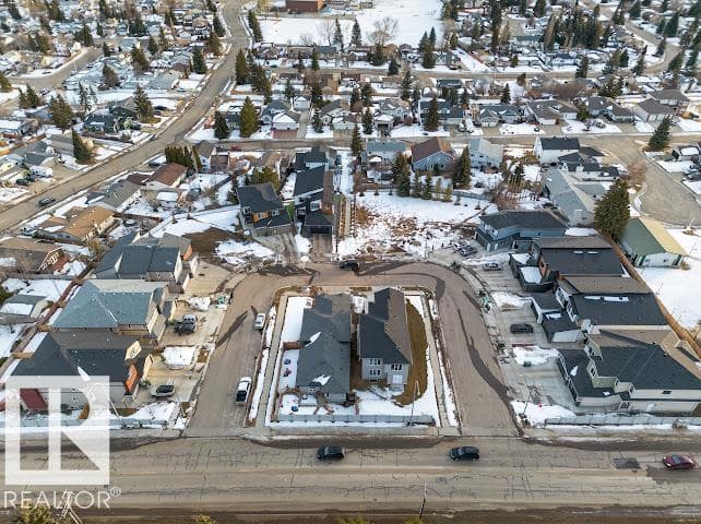 4511 49 AV photo 4