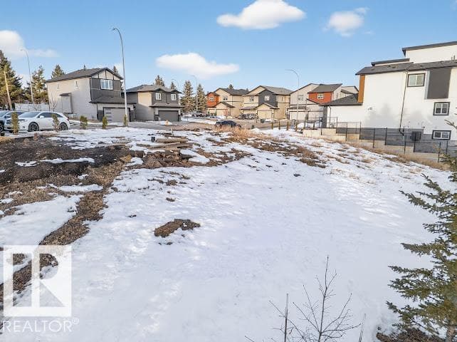 4511 49 AV photo 5