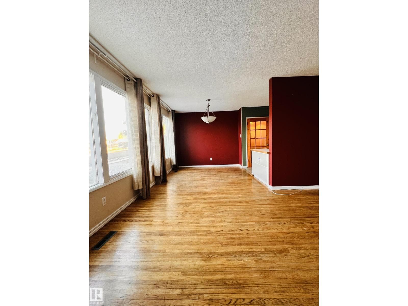 11459 51 AV NW — photo 4