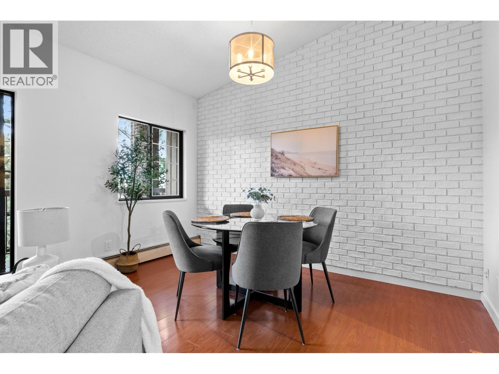 340 8500 ACKROYD ROAD photo 3