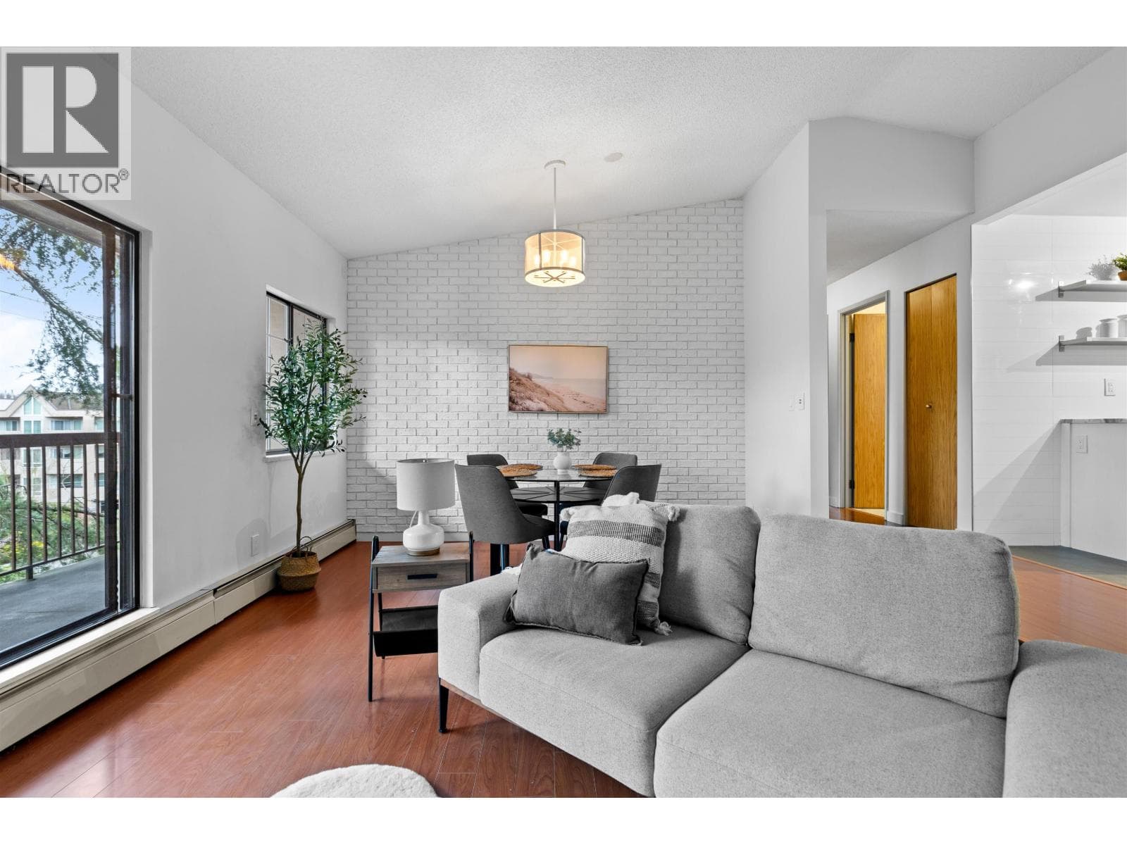 340 8500 ACKROYD ROAD photo 2