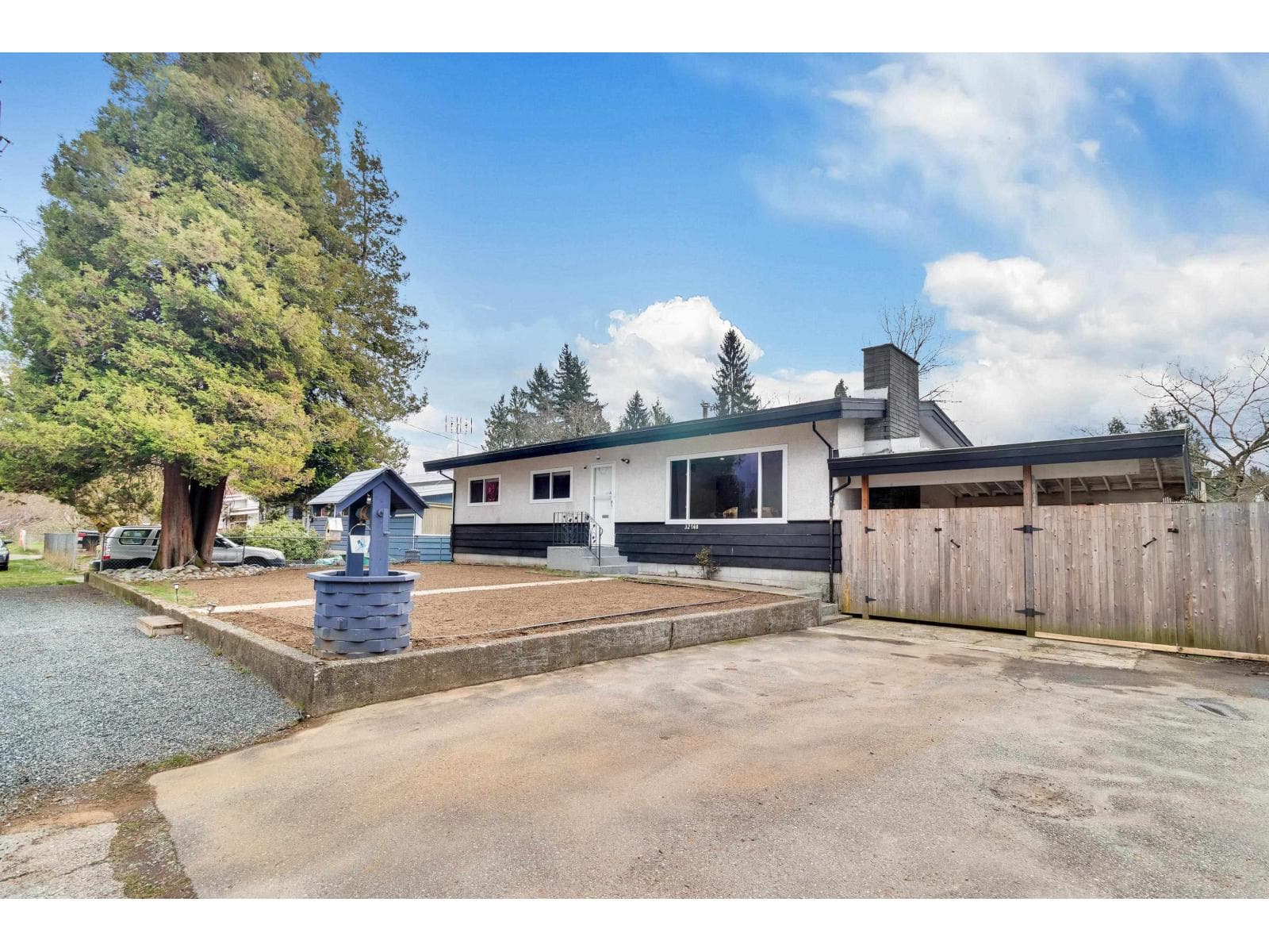 32140 BUECKERT AVENUE photo 3