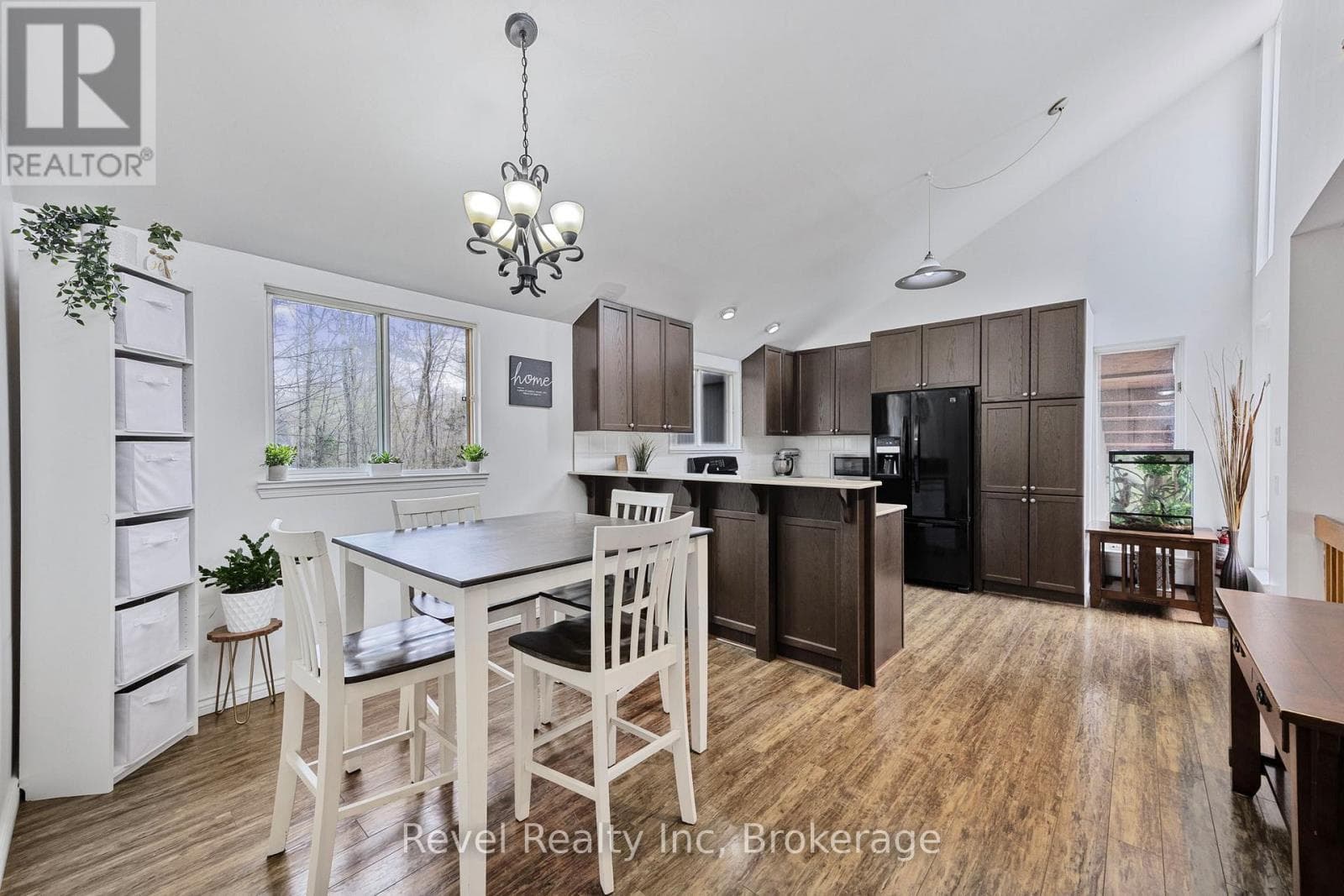 158 DESROCHES TRAIL photo 2