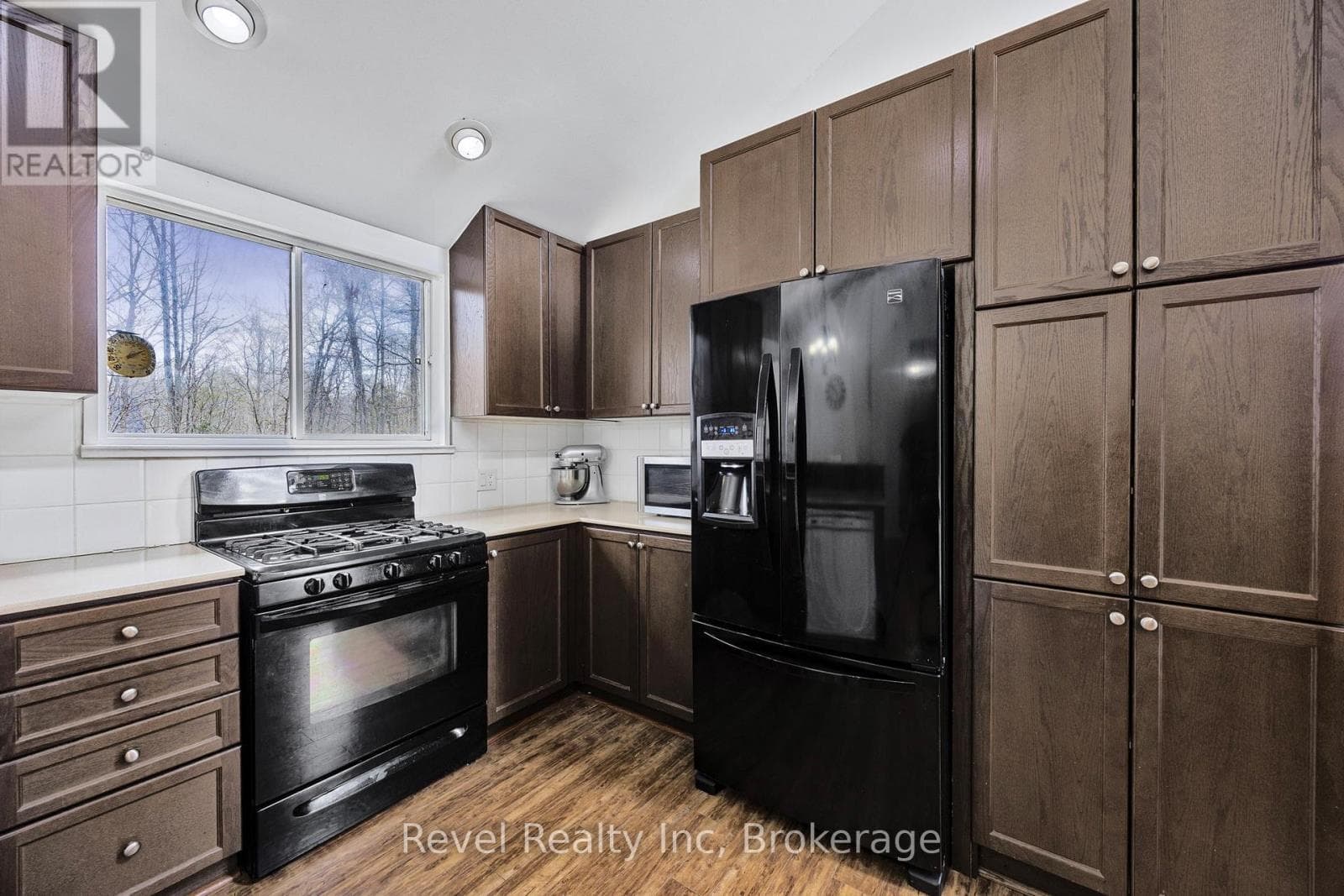 158 DESROCHES TRAIL photo 3