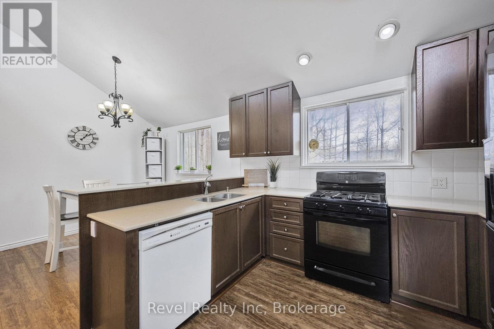158 DESROCHES TRAIL photo 5