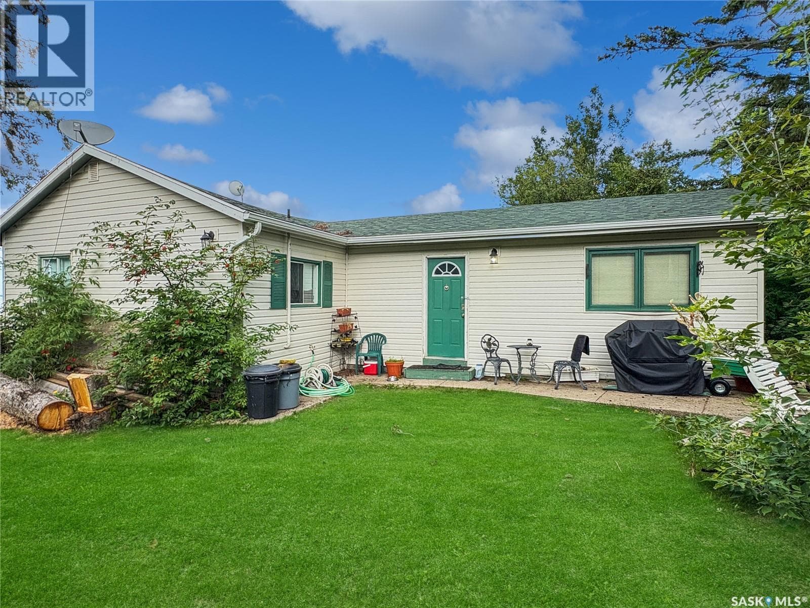 77 Lakeview AVENUE — photo 2