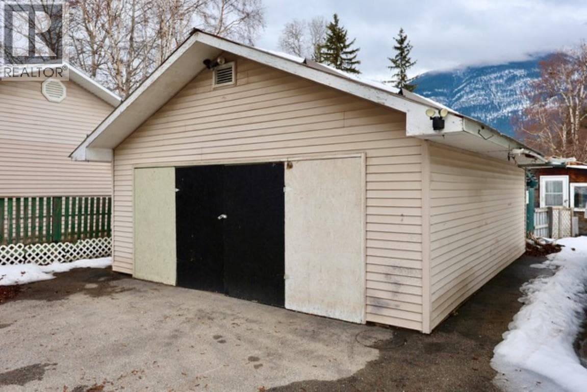 903 Ryter Road W photo 4
