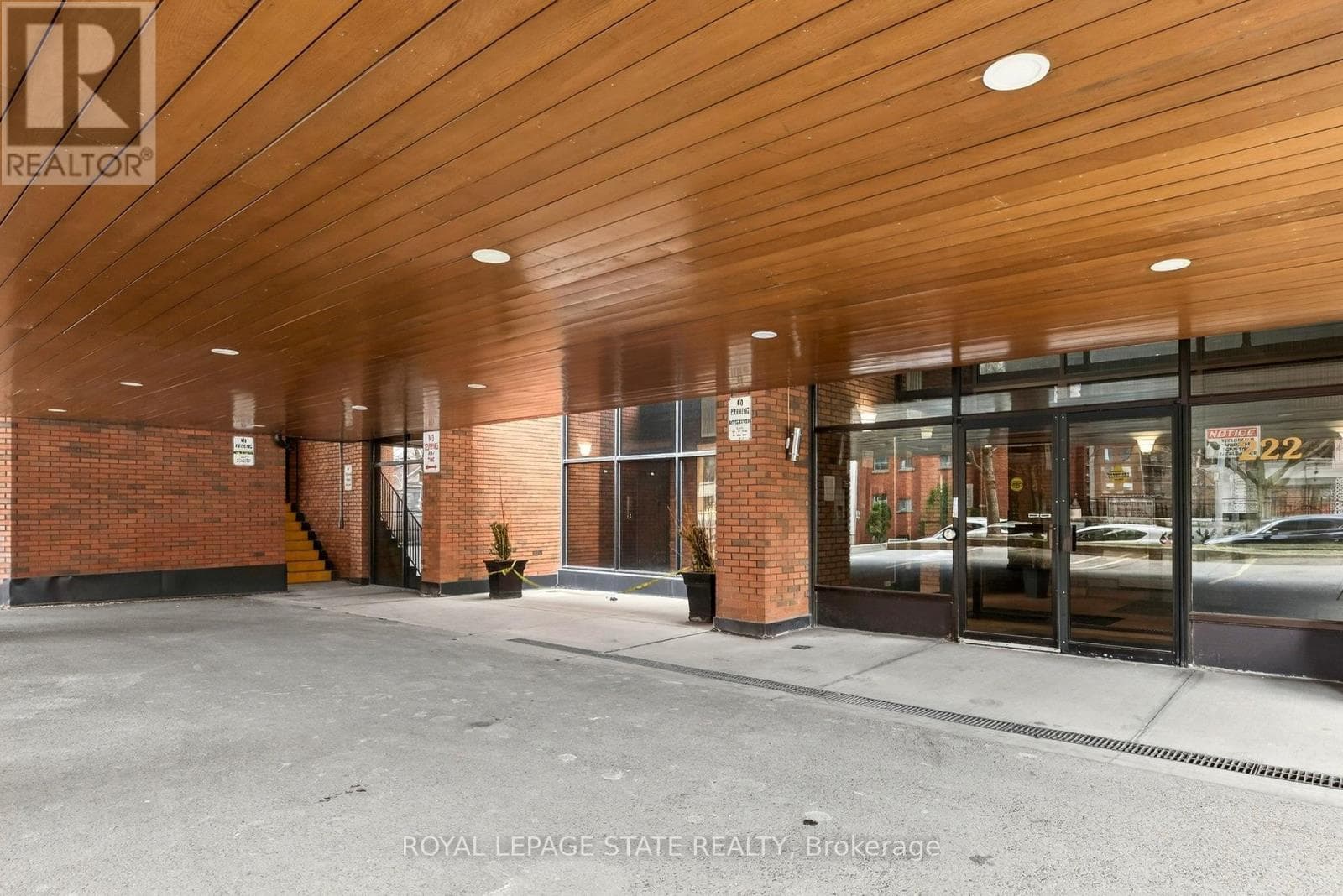 1003 - 222 JACKSON STREET W photo 2