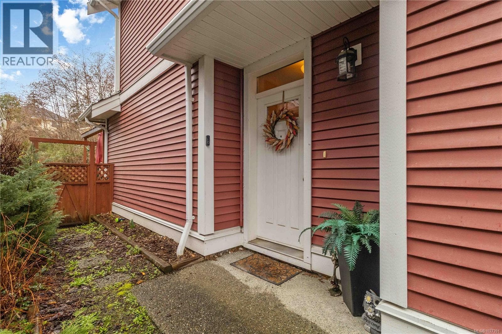 106 2260 Maple Ave N photo 3