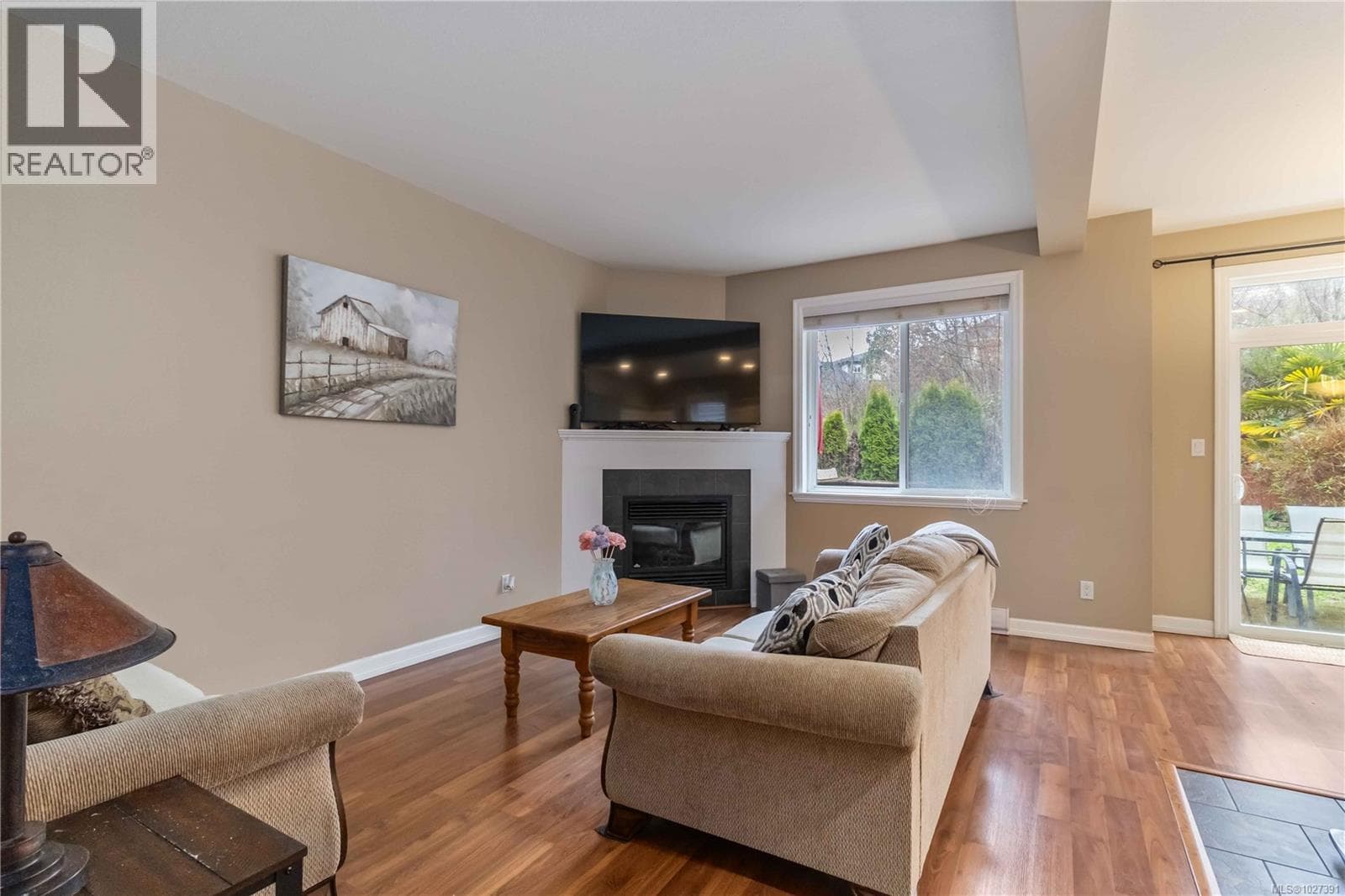 106 2260 Maple Ave N photo 5