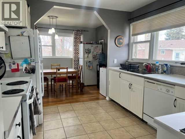 5117 49 Avenue — photo 2