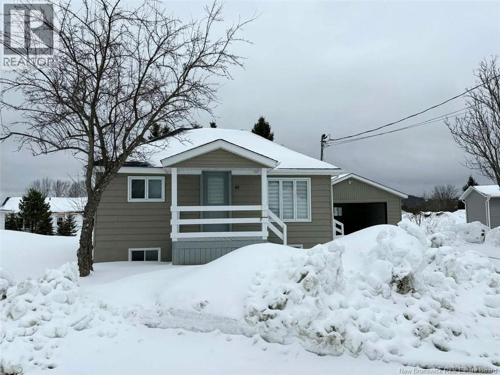 3 bed 1 bath single family at 42 Hôtel de ville Street — $179,000