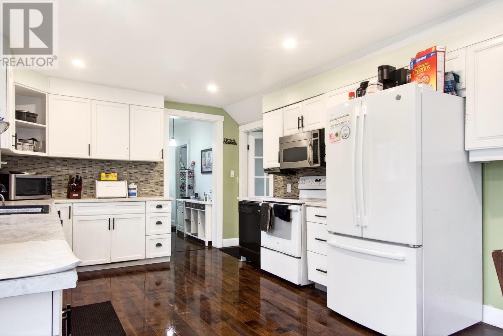 325 Notre Dame Street photo 3
