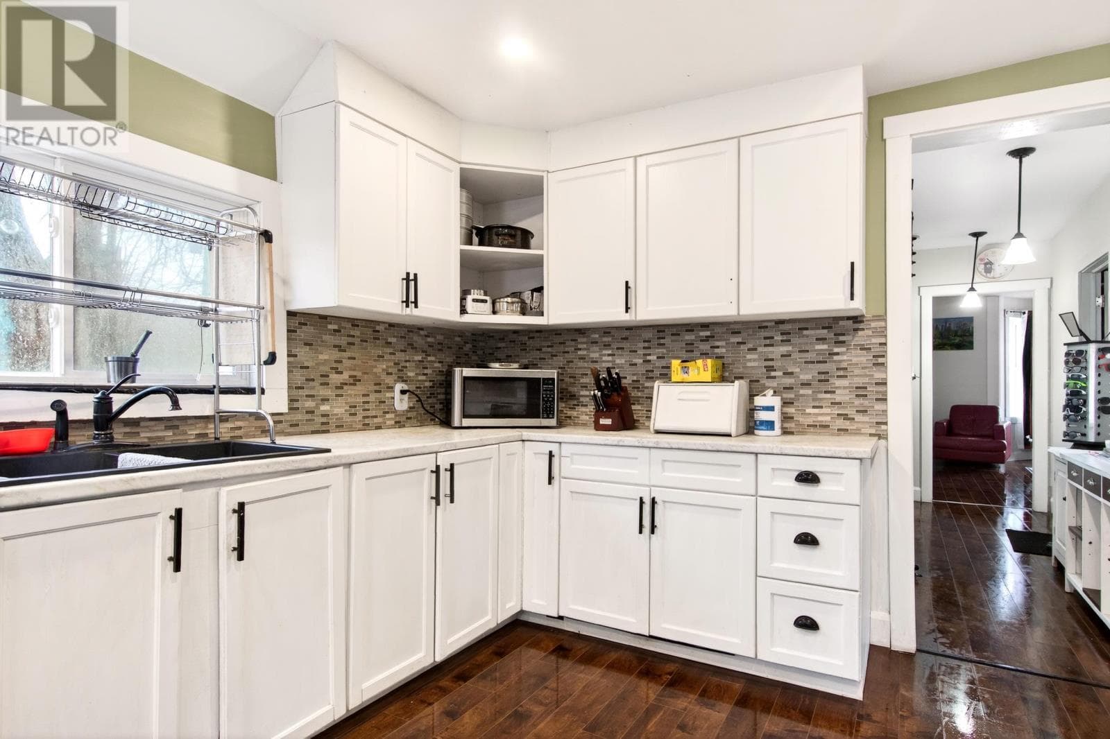 325 Notre Dame Street photo 4