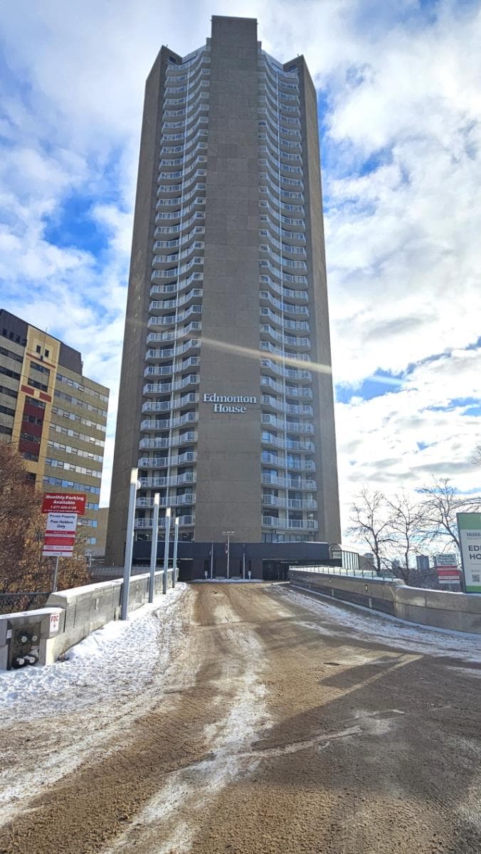 #6, 10205 100 Ave NW, Edmonton — photo 2